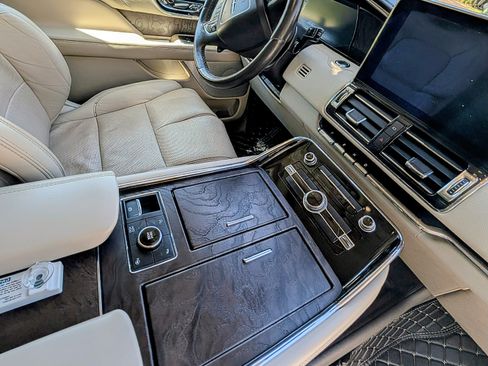 Used 2020 Lincoln Navigator Reserve w/ Luxury Package image 10