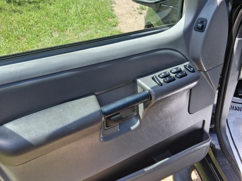 Used 2004 Ford Explorer Sport Trac XLT image 16
