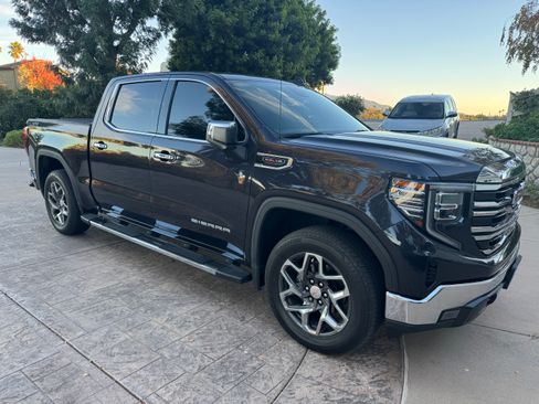 Used 2023 GMC Sierra 1500 SLT w/ SLT Premium Package image 4