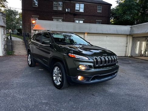 Used 2014 Jeep Cherokee Limited w/ Trailer Tow Group AWD/4WD image 2