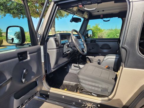 Used 2004 Jeep Wrangler Rubicon w/ Dual Top Group image 6