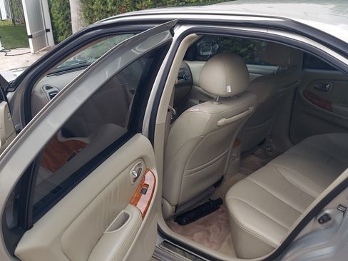 Used 2004 INFINITI I35 35 Sedan 4D w/ Navigation Pkg image 8