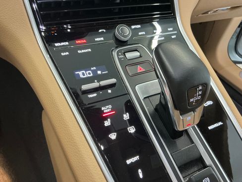 Used 2019 Porsche Panamera 4 image 15