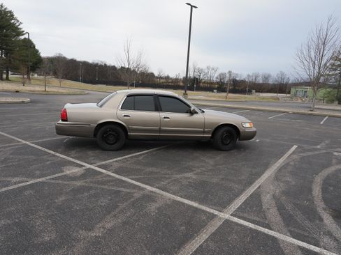 Used 2001 Mercury Grand Marquis GS image 2