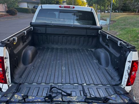 Used 2013 Chevrolet Silverado 1500 LTZ w/ LTZ White Diamond Edition AWD/4WD image 8