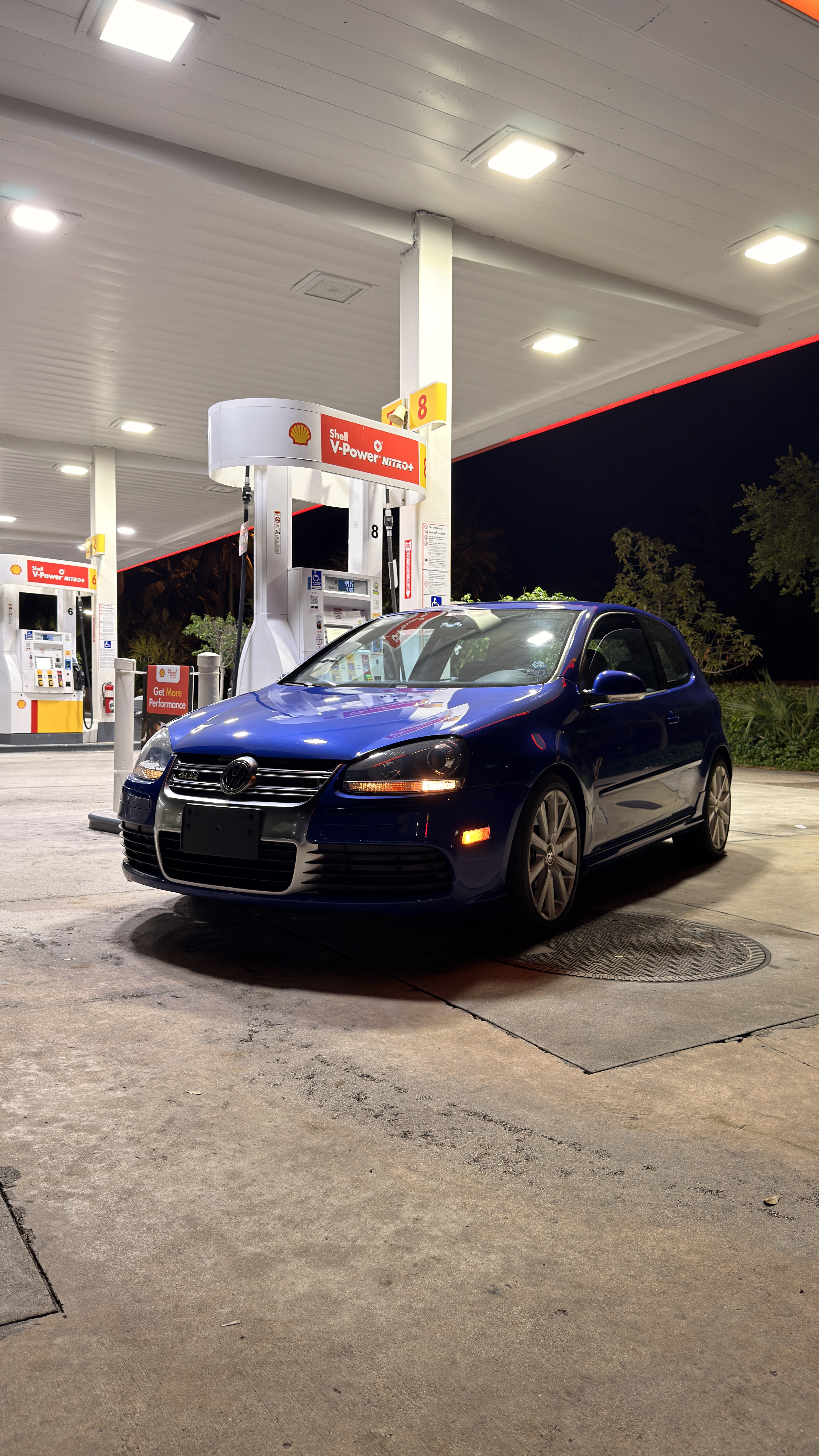 Used 2008 Volkswagen R32 AWD/4WD image 1