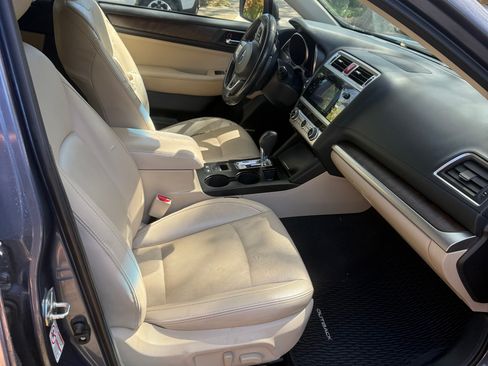 Used 2017 Subaru Outback 2.5i Limited AWD/4WD image 9