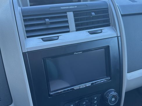 Used 2010 Ford Escape 4WD Hybrid image 10