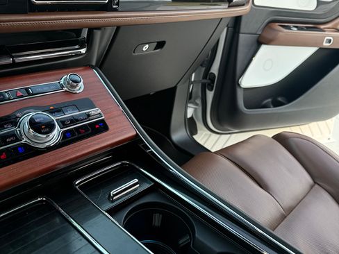 Used 2023 Lincoln Aviator Reserve w/ Equipment Group 201A image 10