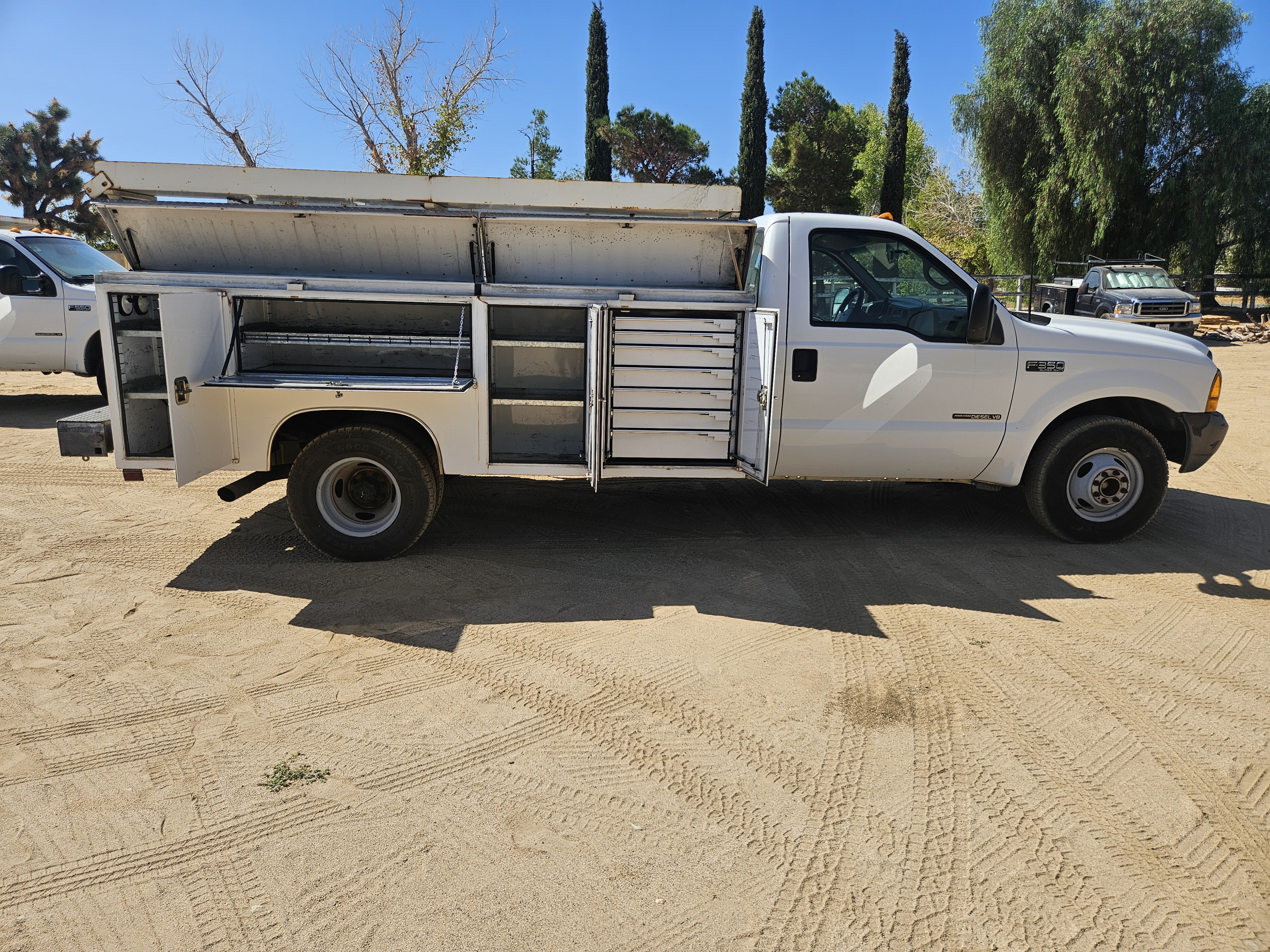 Used 2000 Ford F350 2WD Regular Cab DRW Super Duty image 11