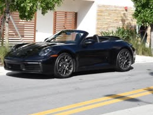 Used 2022 Porsche 911 Carrera image 2