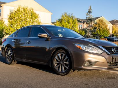 Used 2016 Nissan Altima 2.5 SV w/ Convenience Package