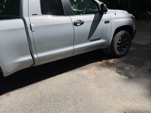 Used 2018 Toyota Tundra SR5 AWD/4WD image 5
