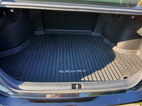 Used 2018 Toyota Camry LE image 11