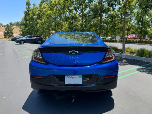 Used 2018 Chevrolet Volt LT w/ LT Driver Confidence Package FWD image 2