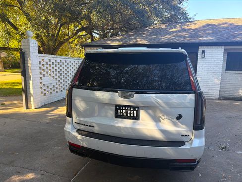 Used 2021 Cadillac Escalade Sport Platinum w/ LPO, ONYX Package image 2