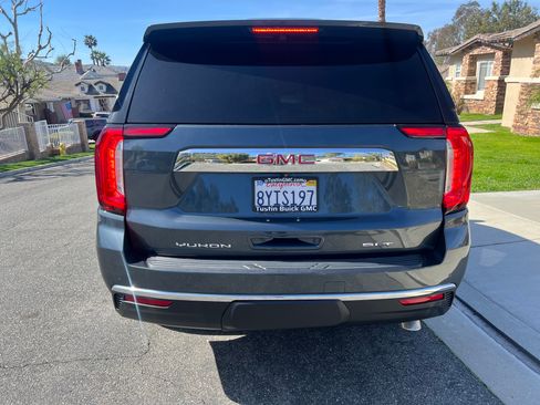 Used 2021 GMC Yukon SLT w/ Rear Media and Nav Package image 18