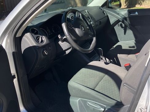 Used 2014 Volkswagen Tiguan S image 10