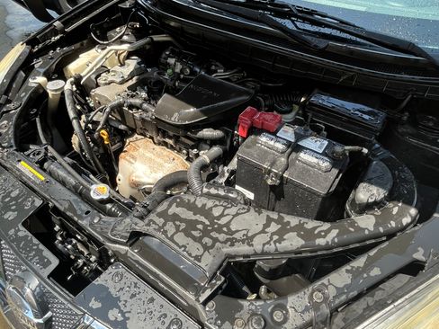 Used 2011 Nissan Rogue SV w/ Premium Pkg image 2