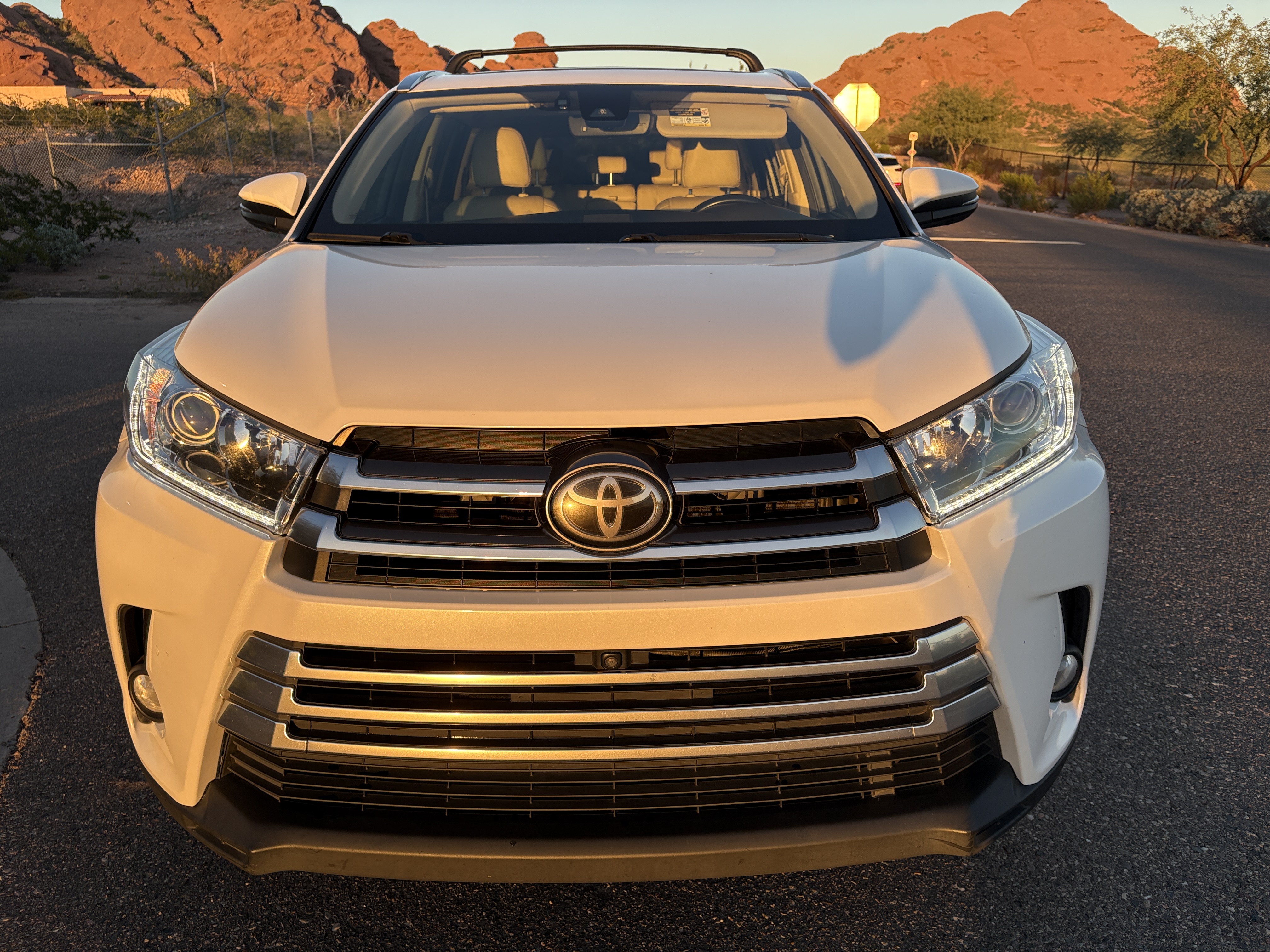 Used 2017 Toyota Highlander Limited Platinum AWD/4WD image 4