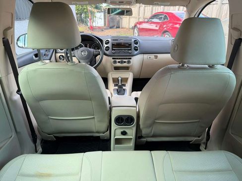 Used 2014 Volkswagen Tiguan SE image 6