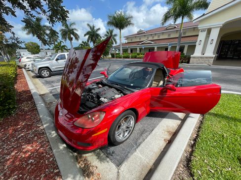 Used 2006 Chevrolet Corvette Convertible w/ Preferred Equipment Group RWD image 14
