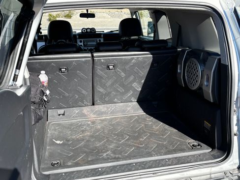 Used 2007 Toyota FJ Cruiser Sport Utility 2D image 14