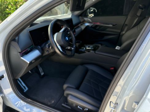 Used 2024 BMW i5 eDrive40i w/ M Sport Package image 8