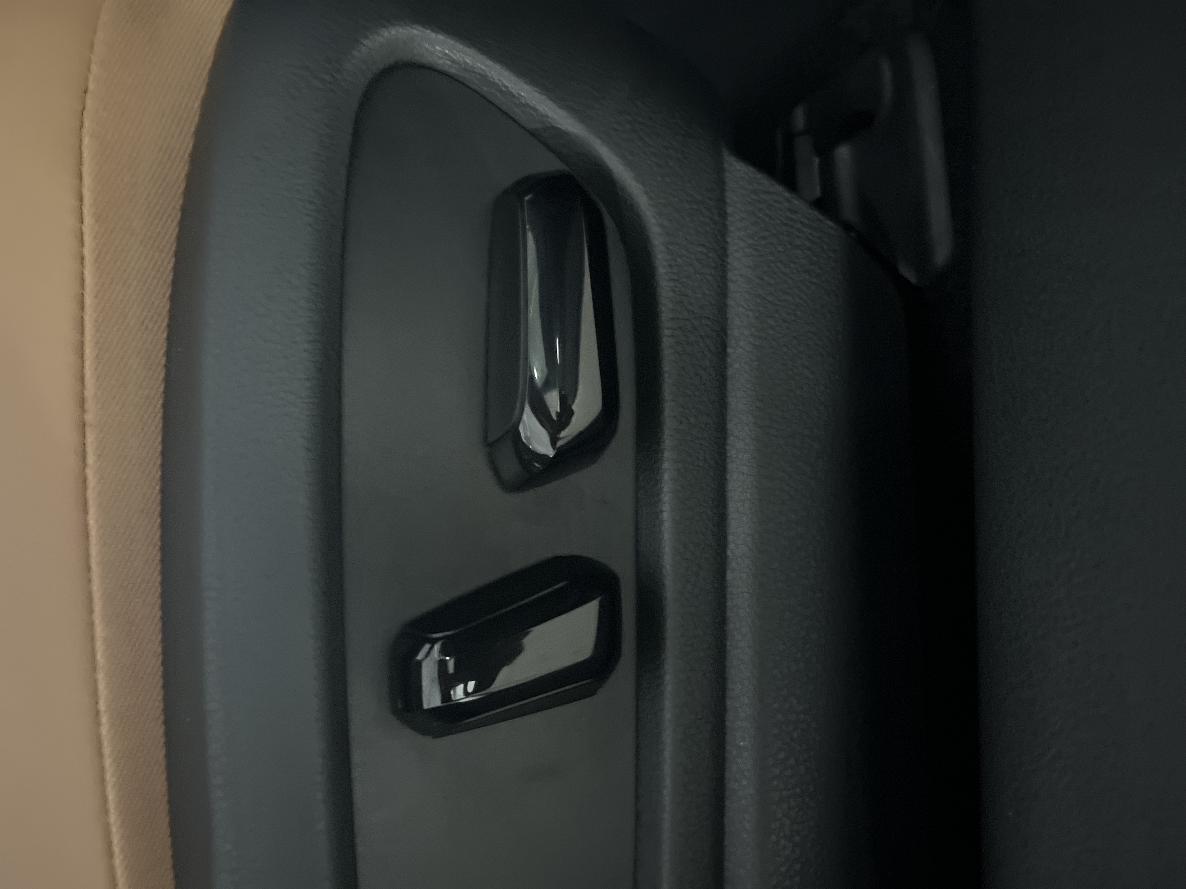 Used 2025 Lexus UX 300h FWD w/ Accessory Package (Z1) image 16