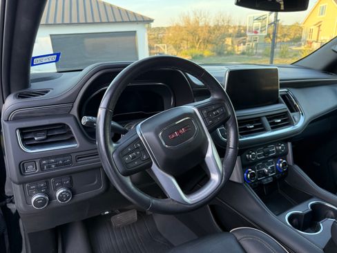 Used 2022 GMC Yukon XL SLT w/ SLT Luxury Package image 10