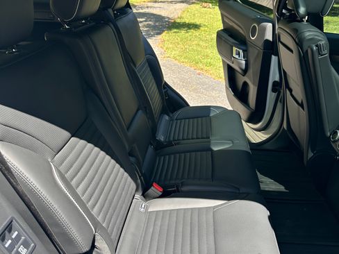 Used 2020 Land Rover Discovery HSE Luxury image 5