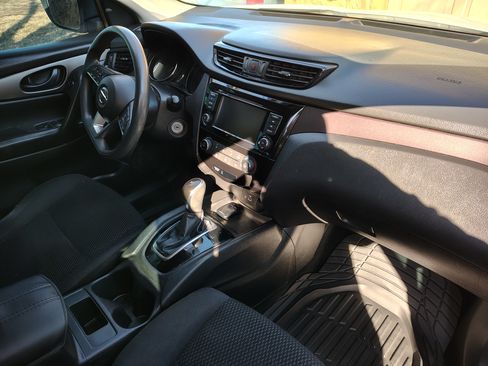 Used 2019 Nissan Rogue Sport S image 8