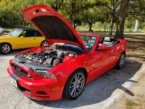 Used 2014 Ford Mustang GT w/ Electronics Package RWD image 9