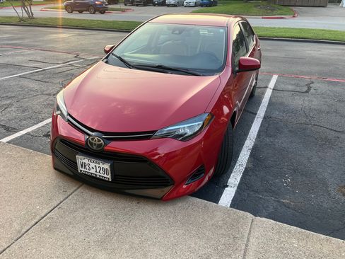 Used 2018 Toyota Corolla LE image 4