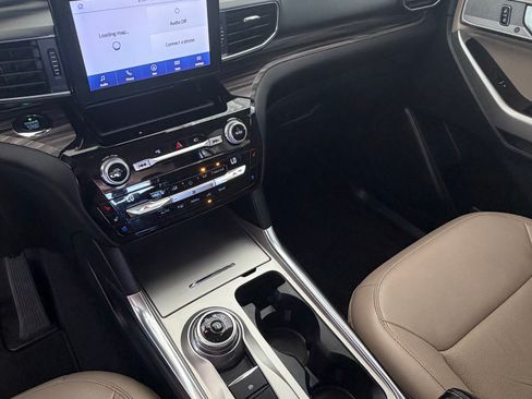 Used 2021 Ford Explorer Limited w/ Equipment Group 301A image 9