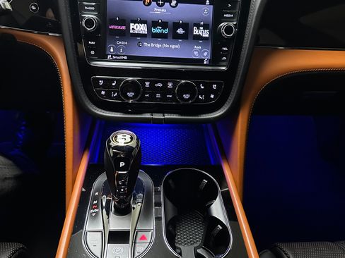 Used 2020 Bentley Bentayga AWD/4WD image 9