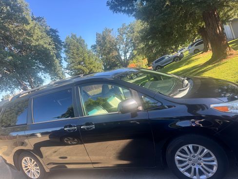 Used 2015 Toyota Sienna XLE w/ XLE Navigation Package image 2