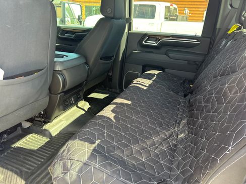 Used 2024 GMC Sierra 3500 SLE w/ SLE Value Package image 6