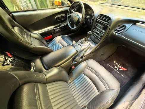 Used 2004 Chevrolet Corvette Convertible w/ Preferred Equipment Group image 10