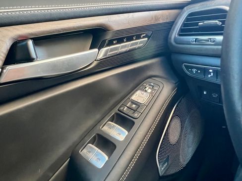 Used 2022 Genesis G90 3.3T Premium image 12