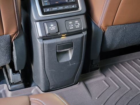 Used 2023 Subaru Ascent Touring image 15