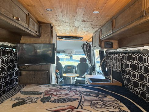 Used 2011 Mercedes-Benz Sprinter 2500 image 24