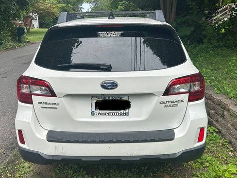 Used 2017 Subaru Outback 2.5i Limited AWD/4WD image 11