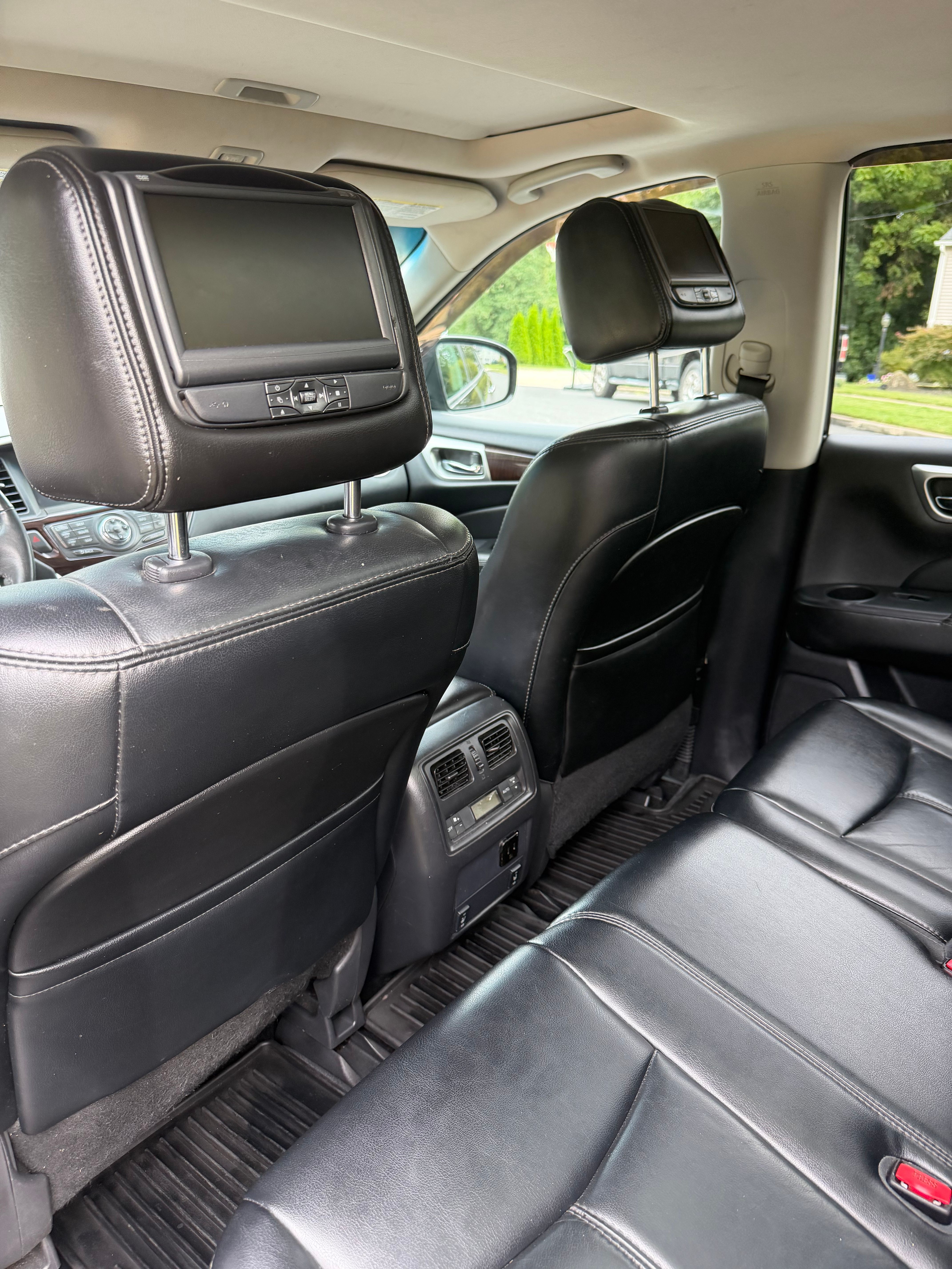 Used 2015 Nissan Pathfinder SL w/ SL Premium Package FWD image 6
