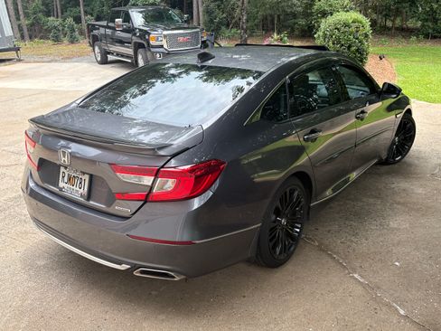 Used 2018 Honda Accord Touring image 5