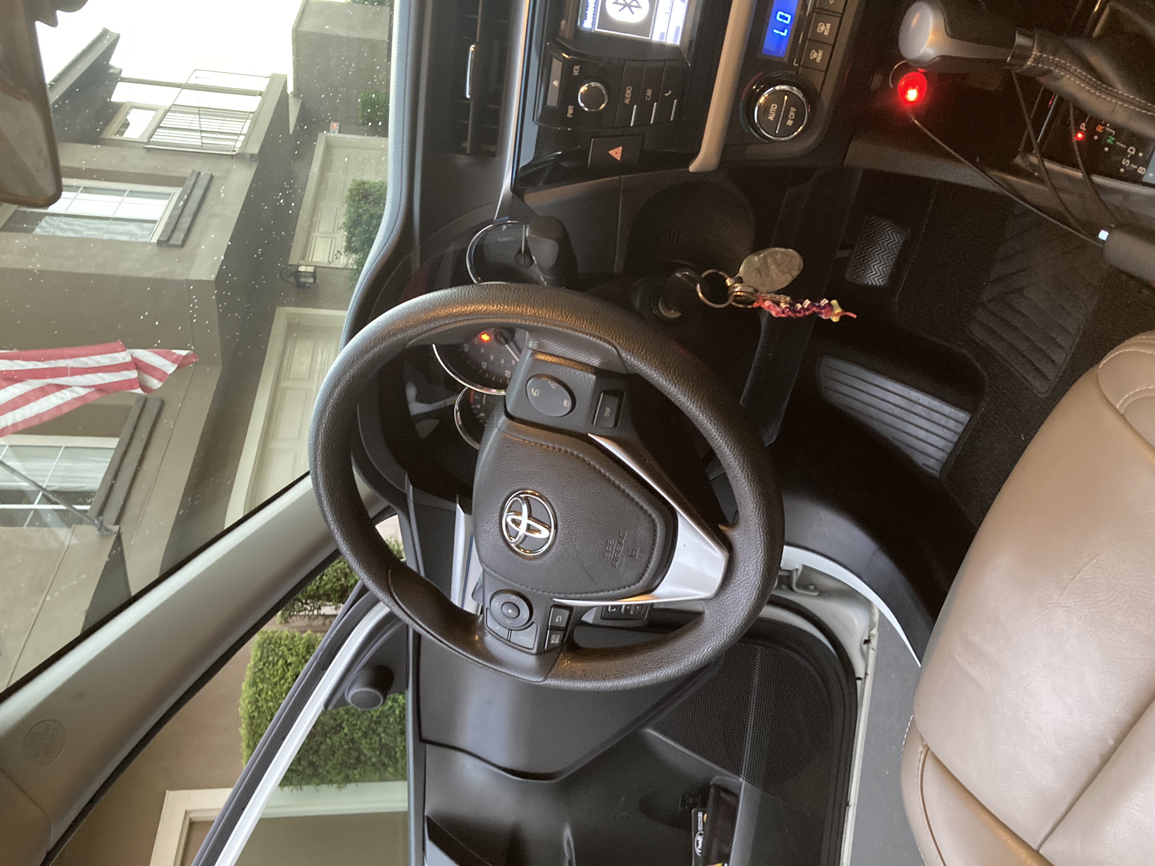 Used 2015 Toyota Corolla LE FWD image 12