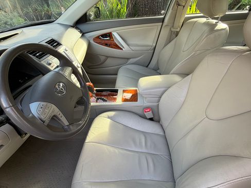 Used 2011 Toyota Camry Hybrid image 8