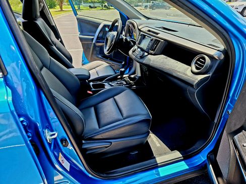 Used 2017 Toyota RAV4 Limited w/ Carpet Mat Package image 15