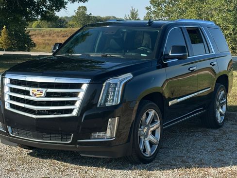Used 2018 Cadillac Escalade Premium Luxury AWD/4WD image 9