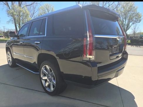 Used 2019 Cadillac Escalade Luxury image 4